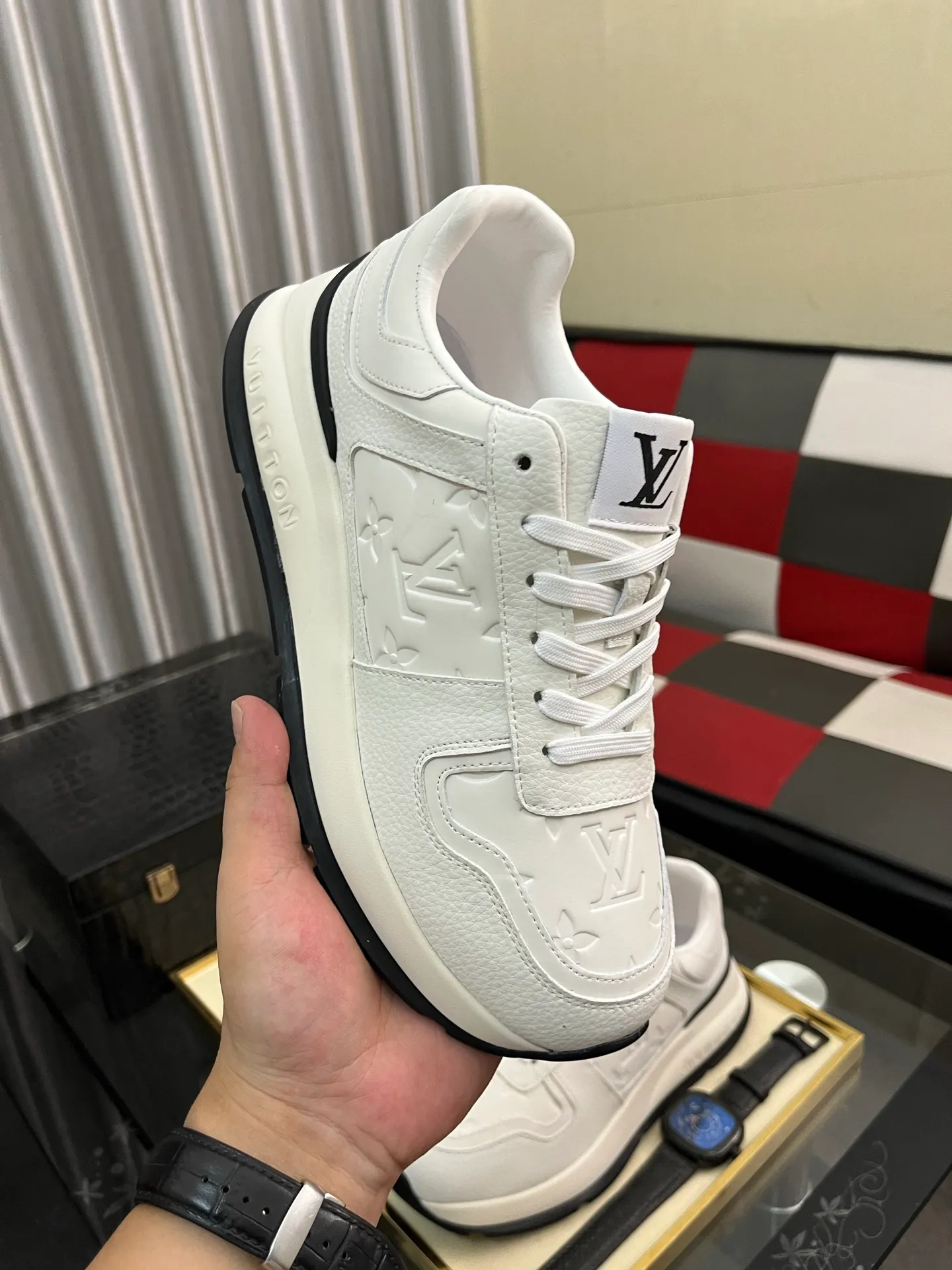 Men's shoes💰438⌚️⌚️《Louis vuitton/LV Louis Vuitton》original quality.~ Unique modern style sneakers. 🏃A must-have casual shoe for trendy men😍😍 Original brand imported from Italy, imported original leather, cowhide lining (refuses to discolor and grind feet) Sole: Original sole provided by the original factory, French lazy style design ⚠️Fit to the feet Original quality code number: 38-443️⃣Colors available